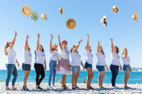 photo de groupe prise sur la plage près de Nice