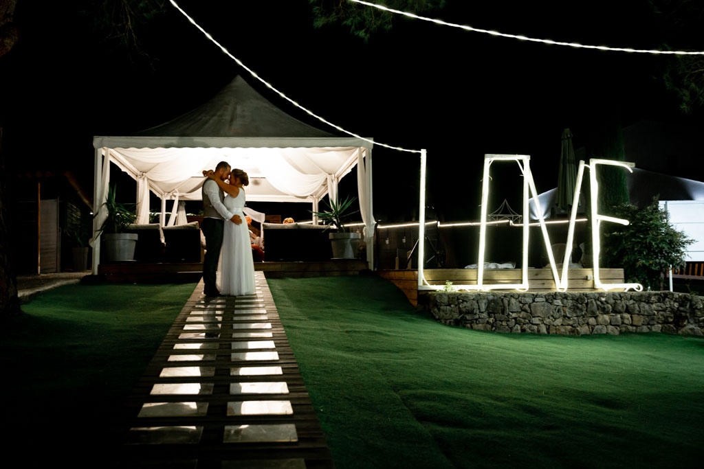 photo créative lors d'un mariage à l'Auberge des Pins à Tourrettes. Myriam Ohayon Photographe