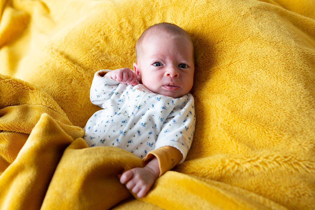 portrait de bebe à Tourrette Levens. Shooting photo naissance par Myriam Ohayon Photographe