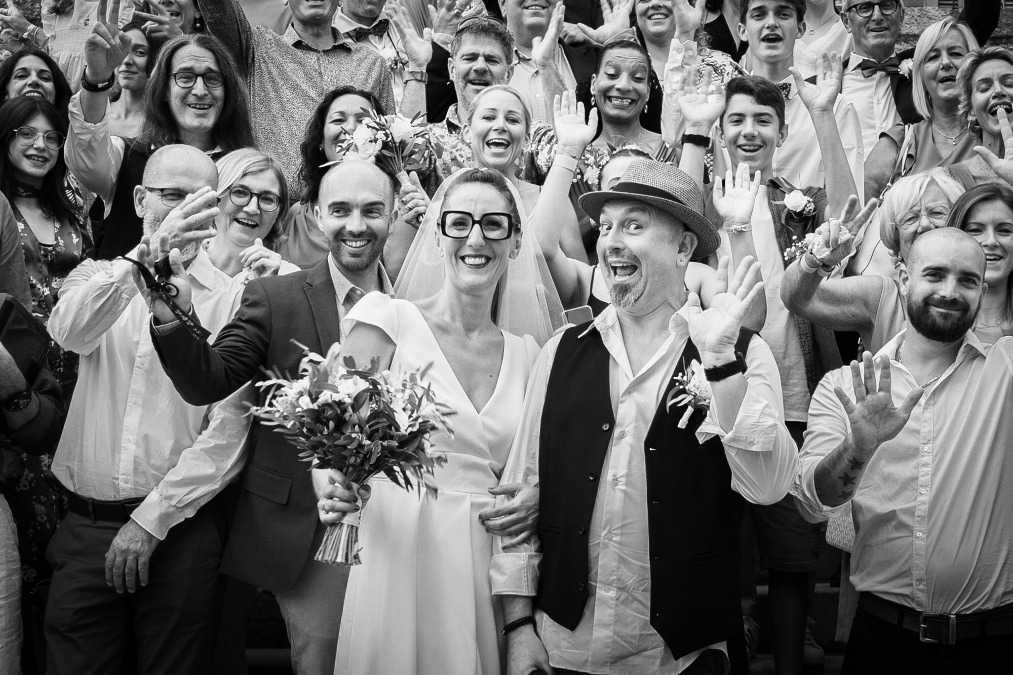 Photo de groupe d'un mariage à Callian dans le Var.