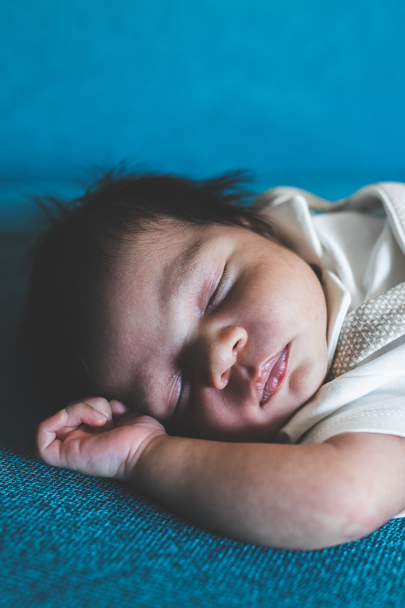 séance photo bébé a domicile antibes - photographe lifestyle cote d'azur - myriam ohayon
