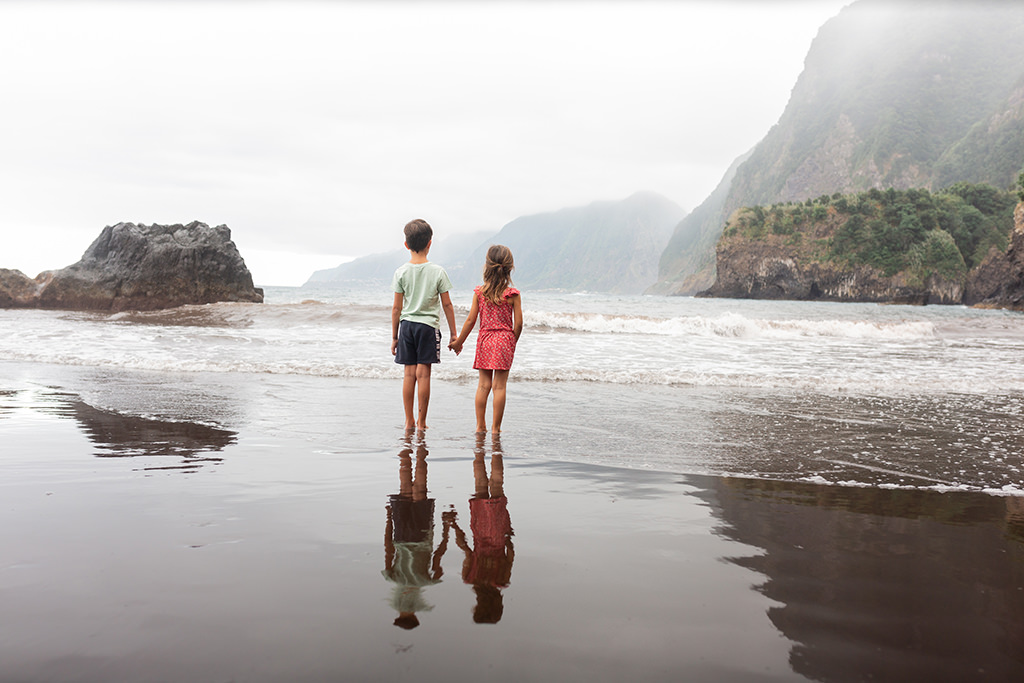 Photo de famille prise durant des vacances. Sauvegarder ses photos est important.